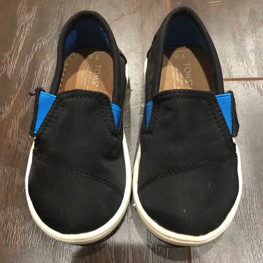 Tiny Toms size 5